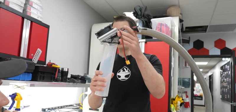 За мотивами "Дюни": YouTube-блогери виготовили спеціальний костюм для збирання рідини з тіла